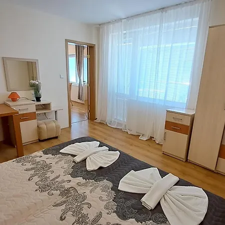 Апарт-готель Aquaria 4*